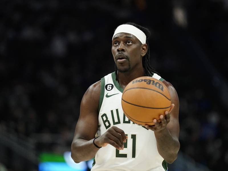 Jrue Holiday, Spieler der Milwaukee Bucks, erhält den Muhammad Ali Sports Humanitarian Award